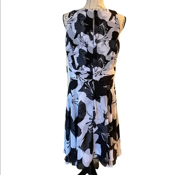 White House Black Market floral print sleeveless dress size 12 - Picture 5 of 6
